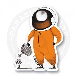 Космонавт поливает цветочек