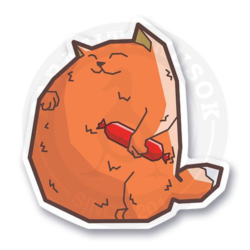 Рыжий кот с колбаской